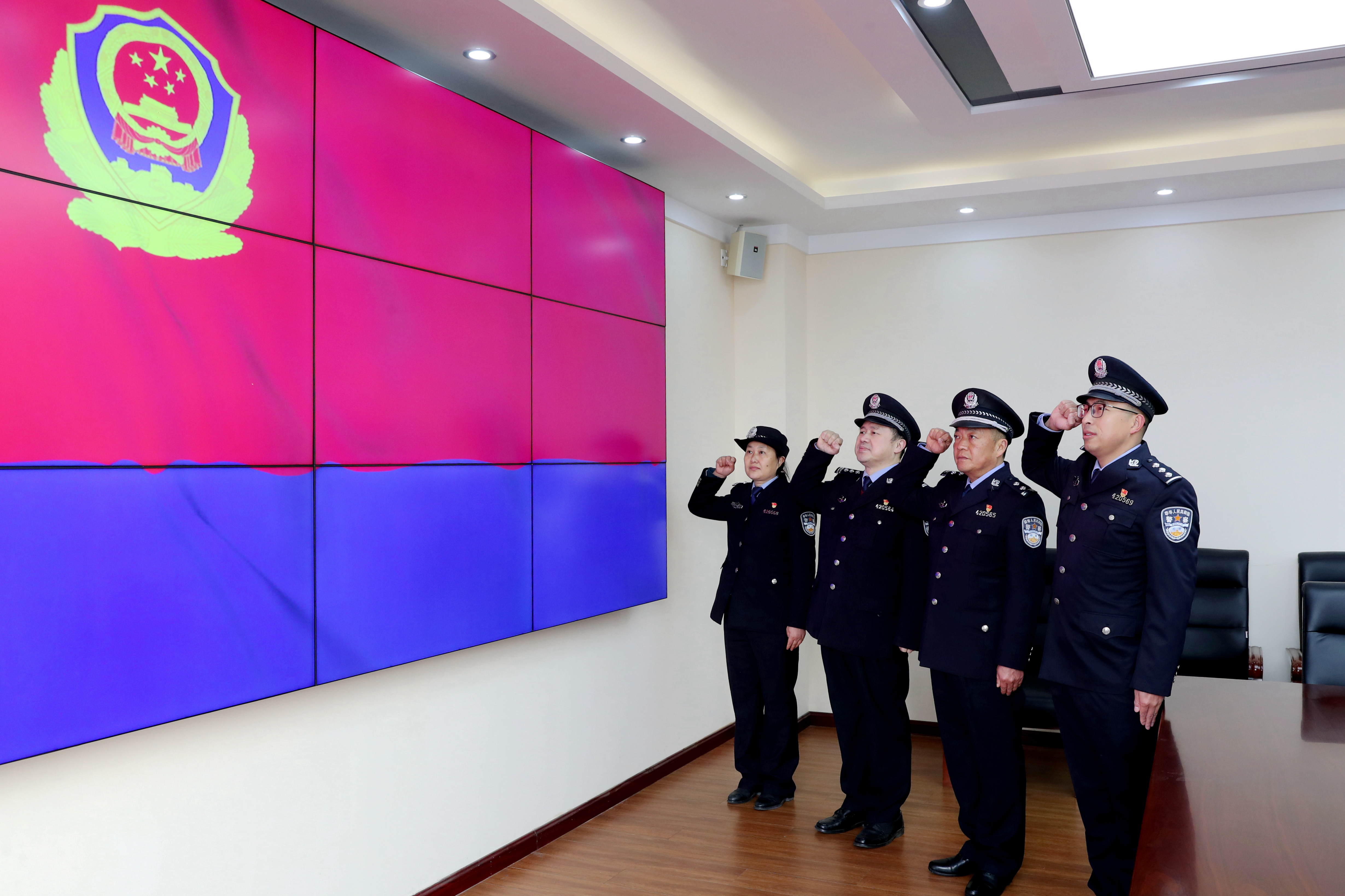 警察节丨警徽闪耀铸忠诚 踔厉奋发新时代