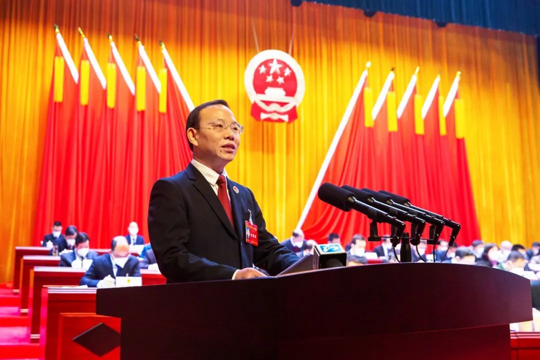 荆门市人民检察院检察长周泽春在荆门市第十届人民代表大会第二次会议上作检察工作报告