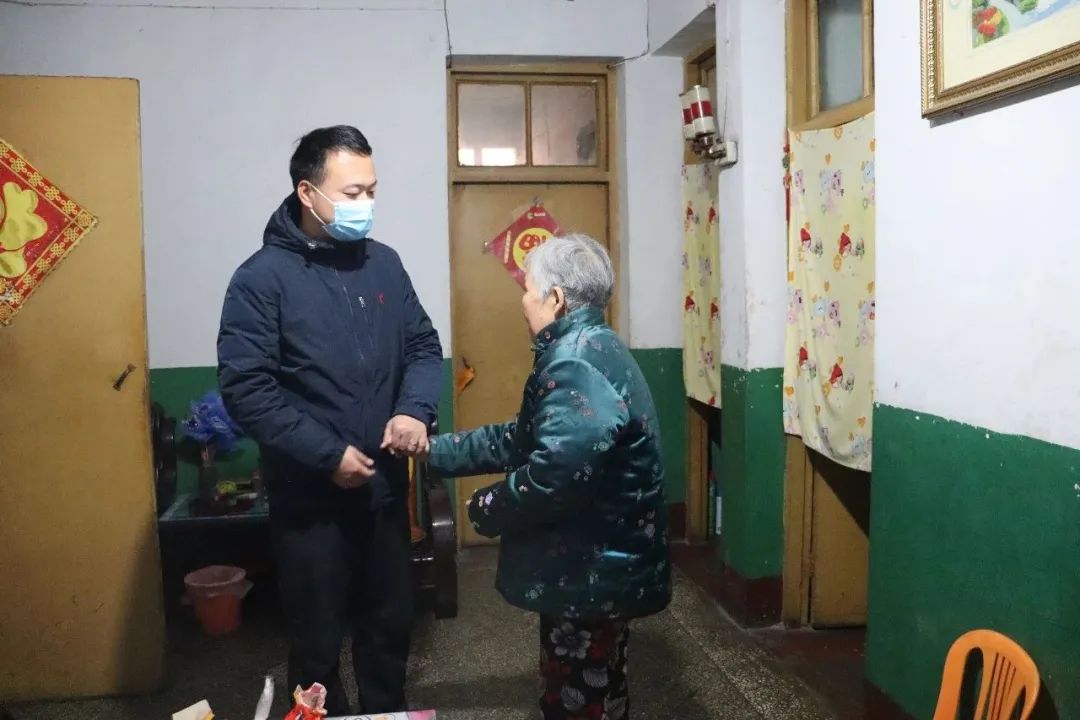 新春送暖|老河口市检察院开展春节前走访慰问