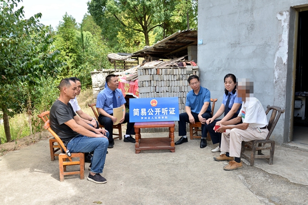 下基层察民情解民忧暖民心 | 把关怀送进农家小院