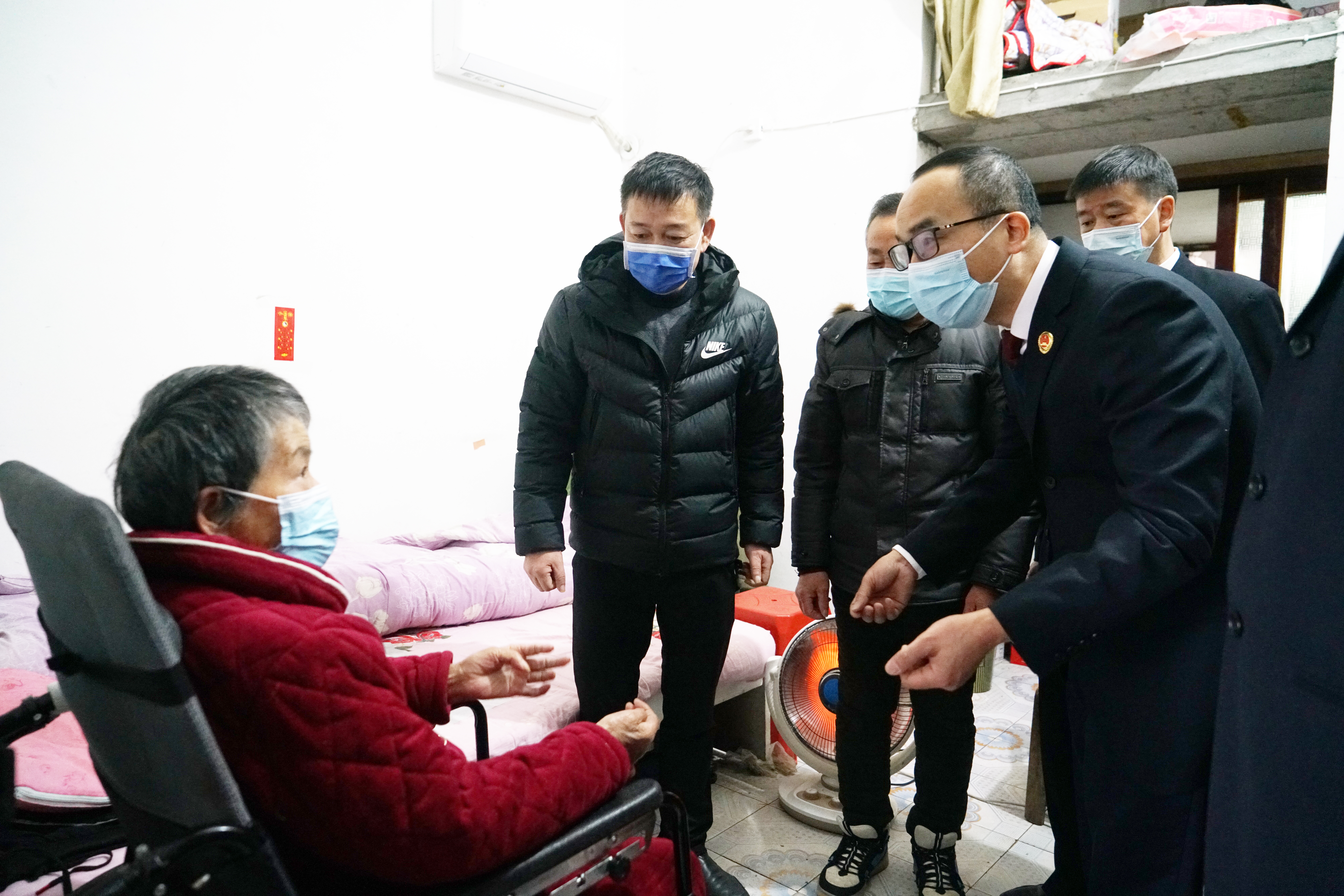 携手助困  让爱延续