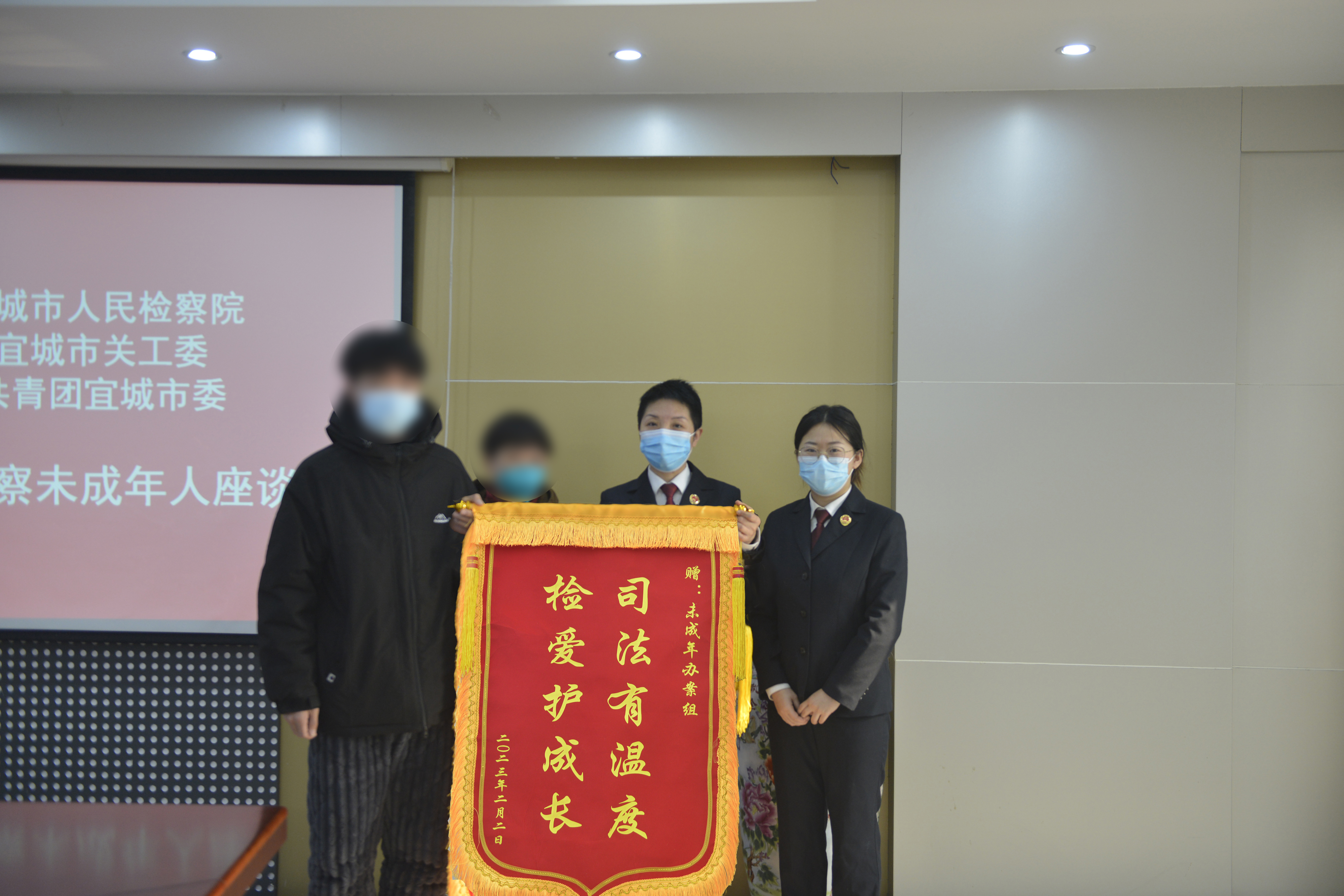 回访大学生  座谈心连心
